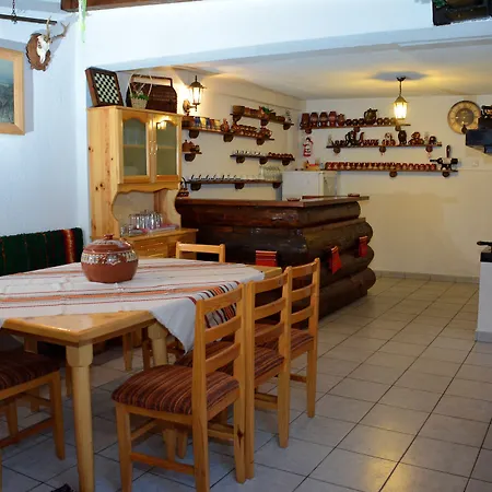 Trenchova Konukevi 3*