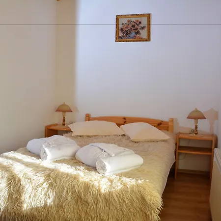 тренчова къща Къща за гости 3*